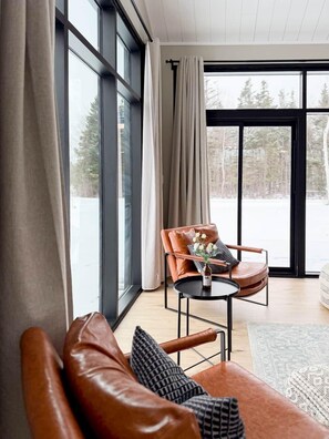 Smart TV, fireplace - Modern Chalet w/ Hot Tub minutes to Cavendish - Seawood Haven (North Rustico)