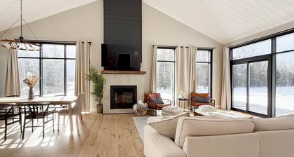 Modern Chalet w/ Hot Tub minutes to Cavendish - Seawood Haven