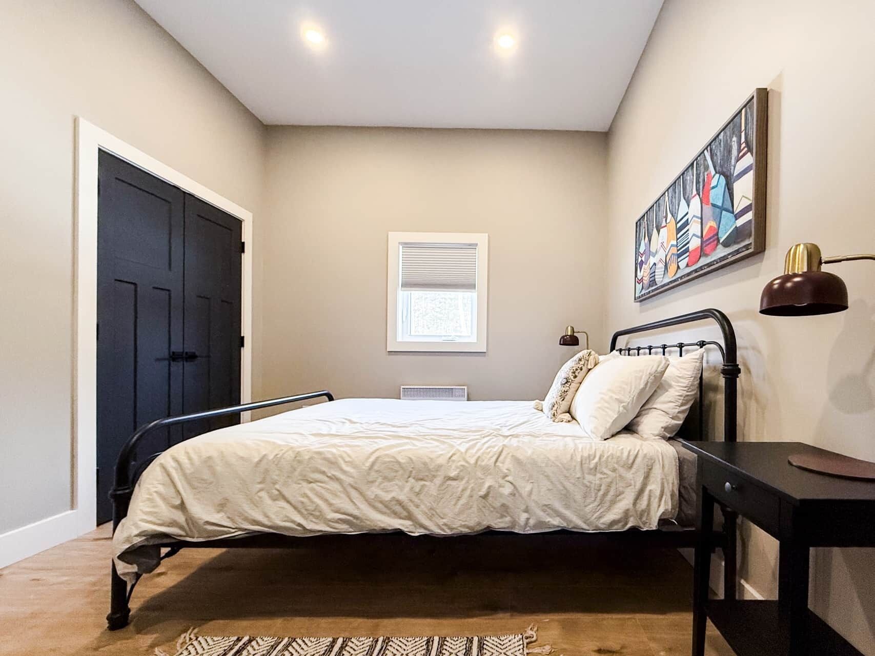 3 slaapkamers, een strijkplank/strijkijzer, gratis wifi, beddengoed