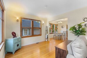 Familielejlighed | Opholdsområde | 40-tommers fladskærms-tv med digitale kanaler