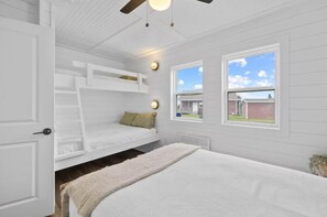 2 bedrooms, desk, free WiFi, bed sheets