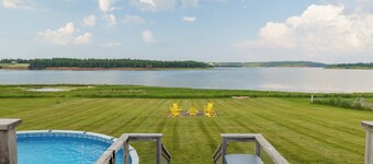 Pool & Hot Tub - Modern Cottage with River Access mins to Cavendish & Kensington