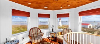Unique PEI Lighthouse Beach House with 360° Ocean Views by Shipwreck Point