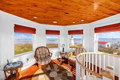 Unique PEI Lighthouse Beach House with 360° Ocean Views by Shipwreck Point