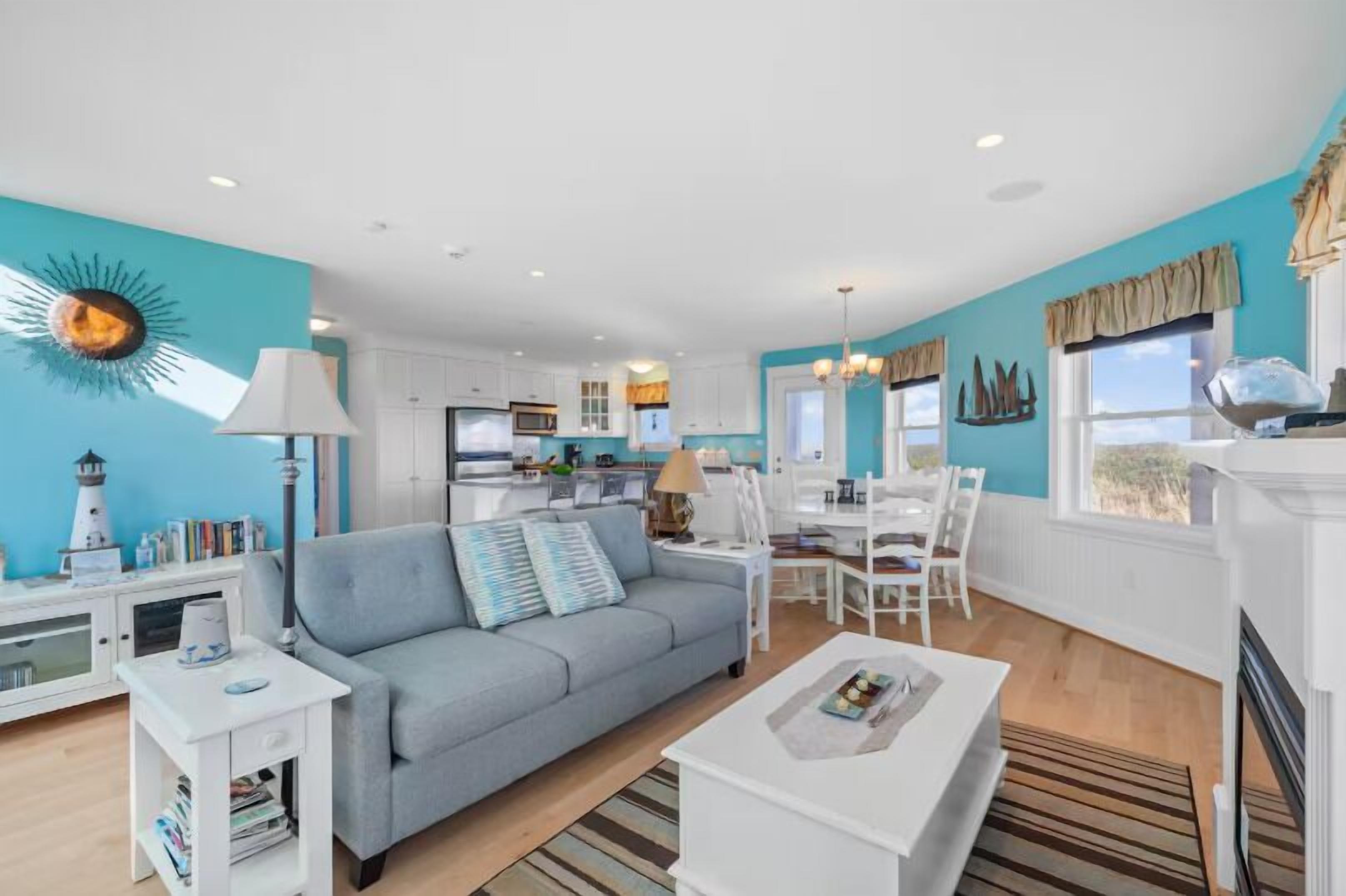 智能电视、壁炉、书