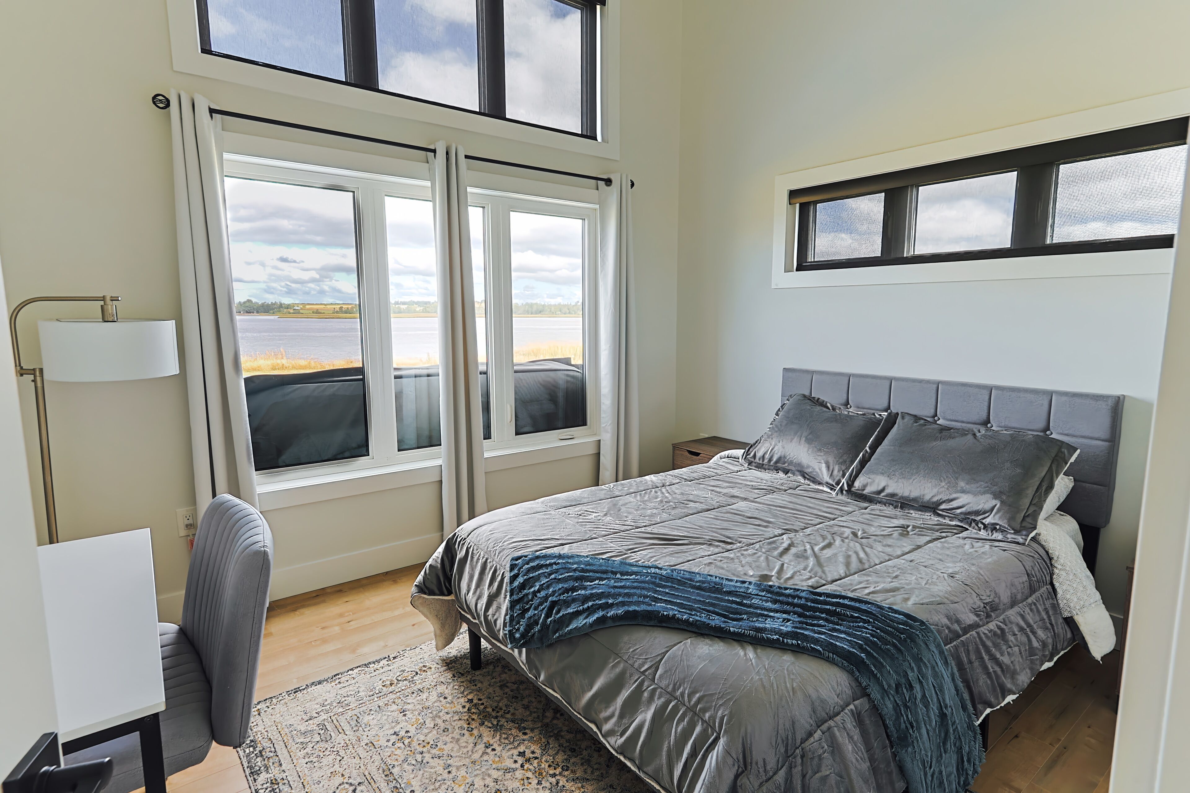 3 bedrooms, desk, iron/ironing board, travel cot