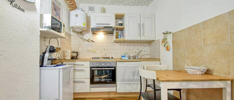 Réfrigérateur, plaque de cuisson, cafetiÚre/bouilloire