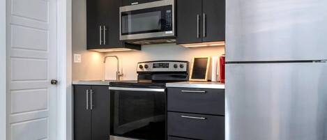 Cookware/dishes/utensils