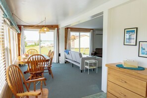 Smart TV - Peaceful Coastal Retreat Near Cabot Park Beach—Ideal for Families & Couples (Prince Edward Island)