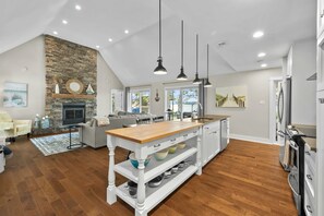 Fridge, microwave, oven, stovetop - Upscale Cavendish Waterfront Home with Stunning Bay Views and Modern Comfort (North Rustico)