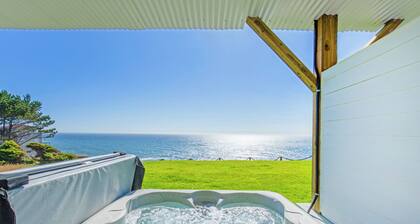 Seagull by OceanviewHotTubs Oceanfront Tesla charging Oceanfront Shelter Cove