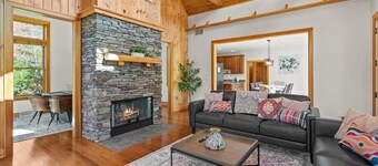 Secluded Luxurious Chalet with Pool and Hot Tub. Pet-Friendly!