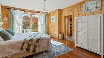 6 habitaciones, escritorio y tabla de planchar con plancha