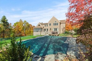 Exterior - Secluded Luxurious Chalet with Pool and Hot Tub. Pet-Friendly! (Cropseyville)