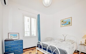 1 chambre, fer et planche à repasser, lit parapluie, Wi-Fi gratuit