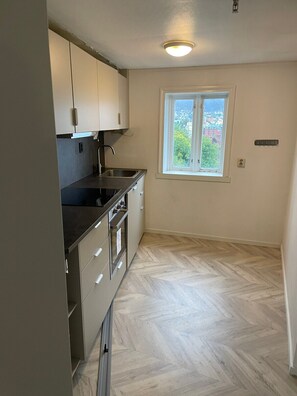 Réfrigérateur, four, plaque de cuisson, lave-vaisselle