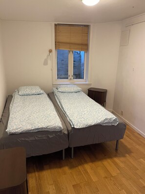 2 quartos, ferros/tábuas de passar roupa, Wi-Fi, roupa de cama