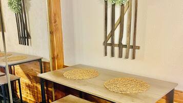 Classic Room | Iron/ironing board, free WiFi