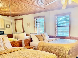 Classic Room - Bear Inn Retreat (Clifton)