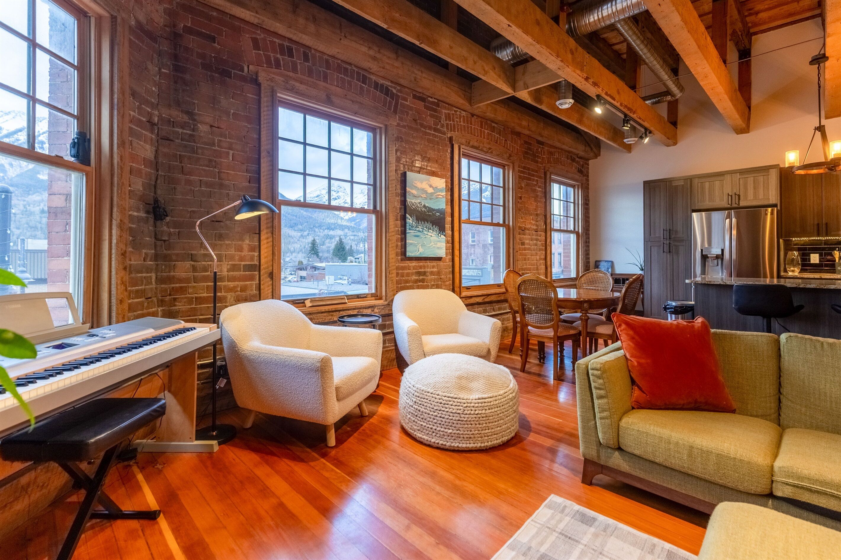 Amazing Downtown Location. Sleeps 7. Dog Friendly - Fernie