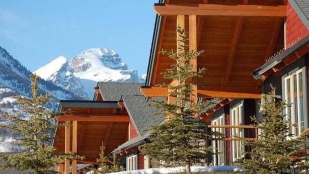 Exterior - 5 Min. Drive to the Resort & Fernie. Hot Tub (Fernie)