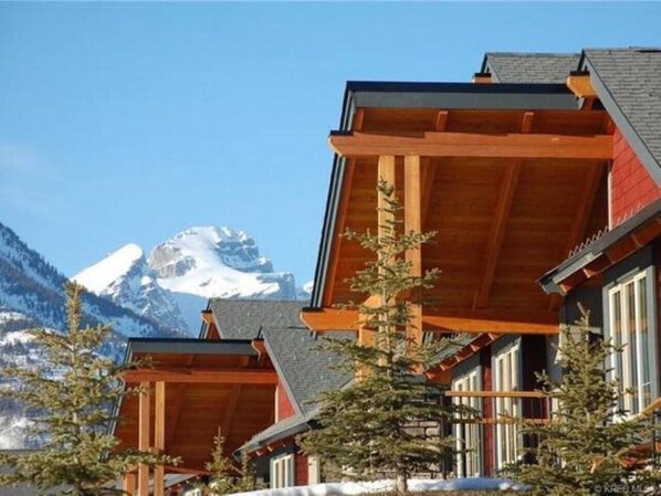 Exterior - 5 Min. Drive to the Resort & Fernie. Hot Tub (Fernie)