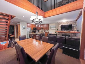 Dining - 5 Min. Drive to the Resort & Fernie. Hot Tub (Fernie)