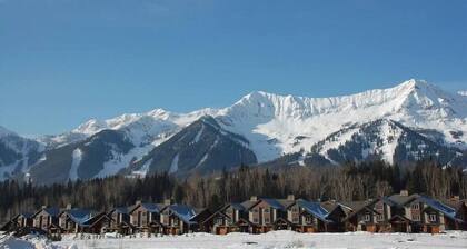 5 Min. Drive to the Resort & Fernie. Hot Tub