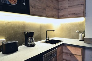 Microwave, oven, stovetop, dishwasher - Nice Loft Prosperidad (Madrid)