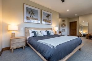 4 bedrooms, desk, iron/ironing board, travel crib