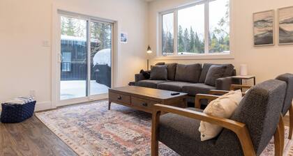 Gorgeous 2 Bedroom with Private Hot Tub. A/C