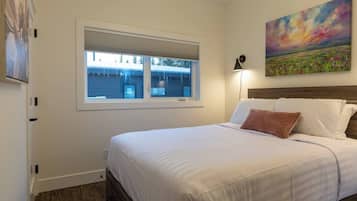 2 bedrooms, iron/ironing board, travel crib, free WiFi
