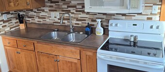 Charming 2+ bedroom house in walking distance from Sanford, Augi, & U of S.F.  