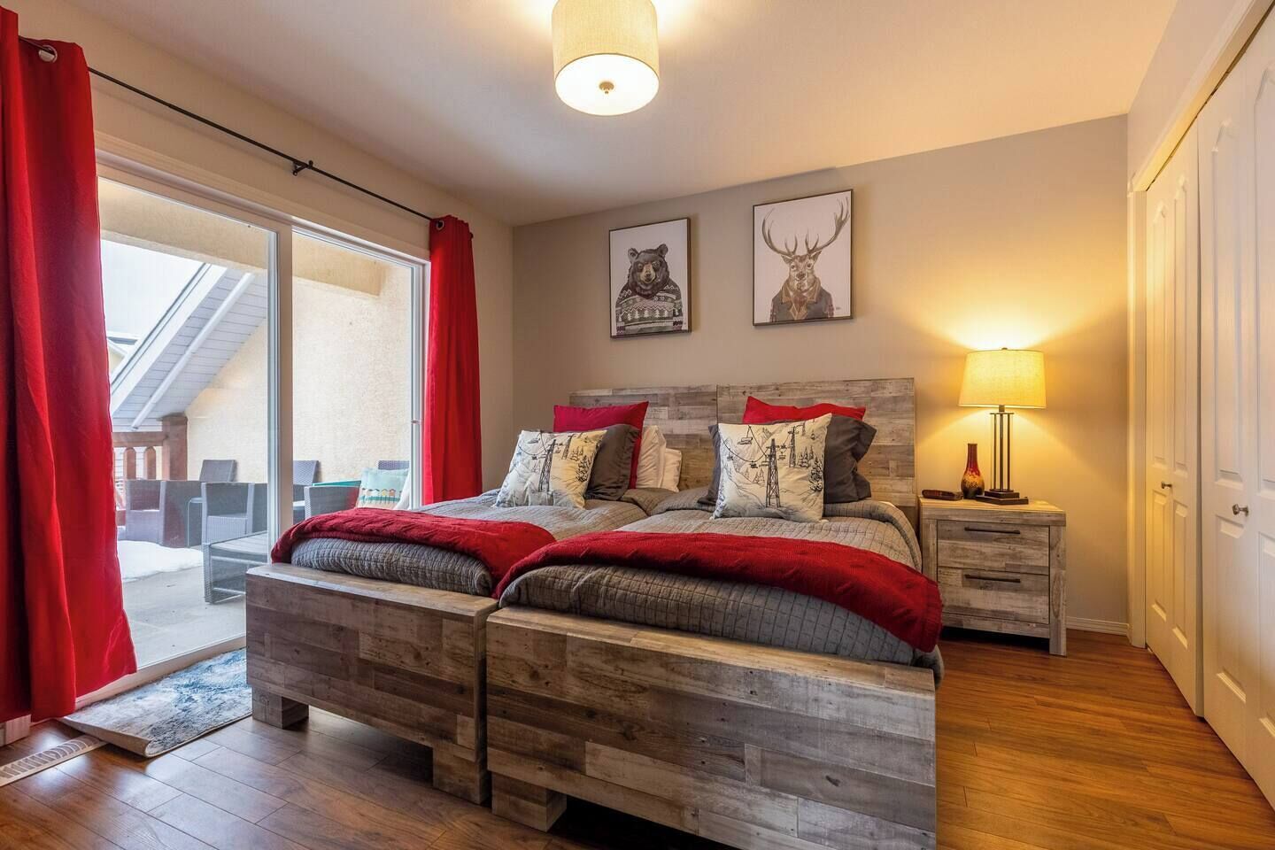 5 bedrooms, desk, iron/ironing board, travel cot