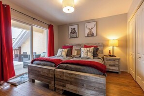 5 habitaciones, escritorio y tabla de planchar con plancha 
