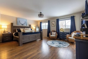 5 habitaciones, escritorio y tabla de planchar con plancha 