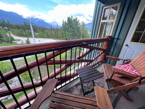 Steps to the Elk Chair | Pool and Hot Tub