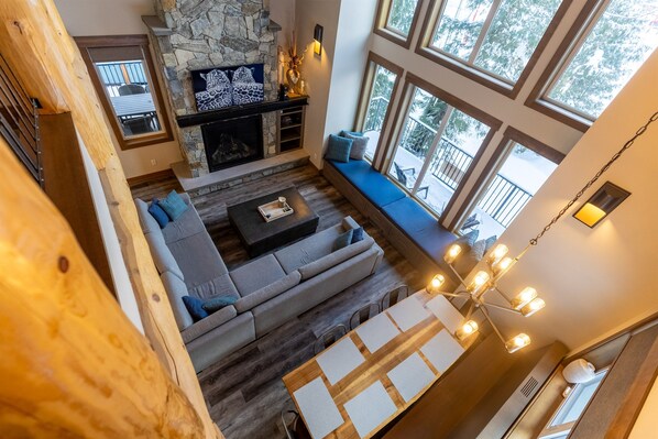 TV, fireplace - Ski In & Out Right from your Private Hot Tub (Fernie)