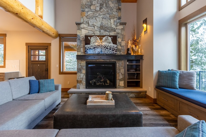 Ski In & Out Right From Your Private Hot Tub - Fernie