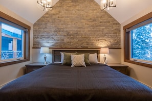 4 bedrooms, iron/ironing board, travel crib, free WiFi