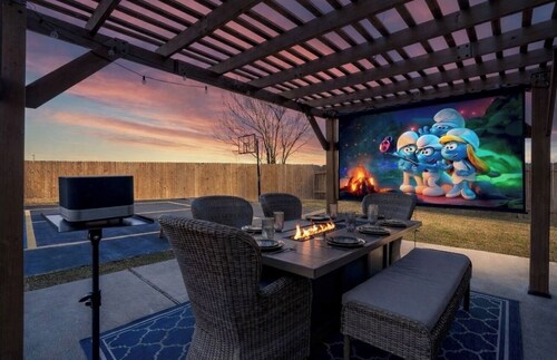 Family Retreat with Outdoor Fun Experience, Speakeasy Room, Fire Pit, & More HTX