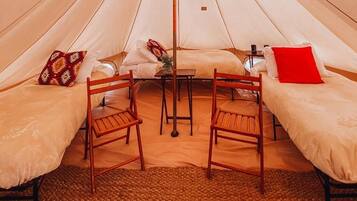 1 habitación y ropa de cama