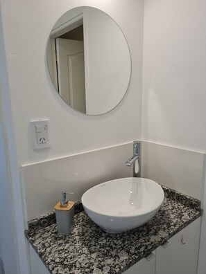 Hair dryer, towels, soap, toilet paper - Excellent apartment in Mendoza  (Godoy Cruz)