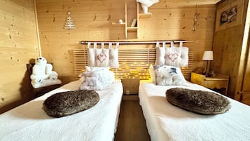 3 bedrooms, iron/ironing board, travel crib, internet