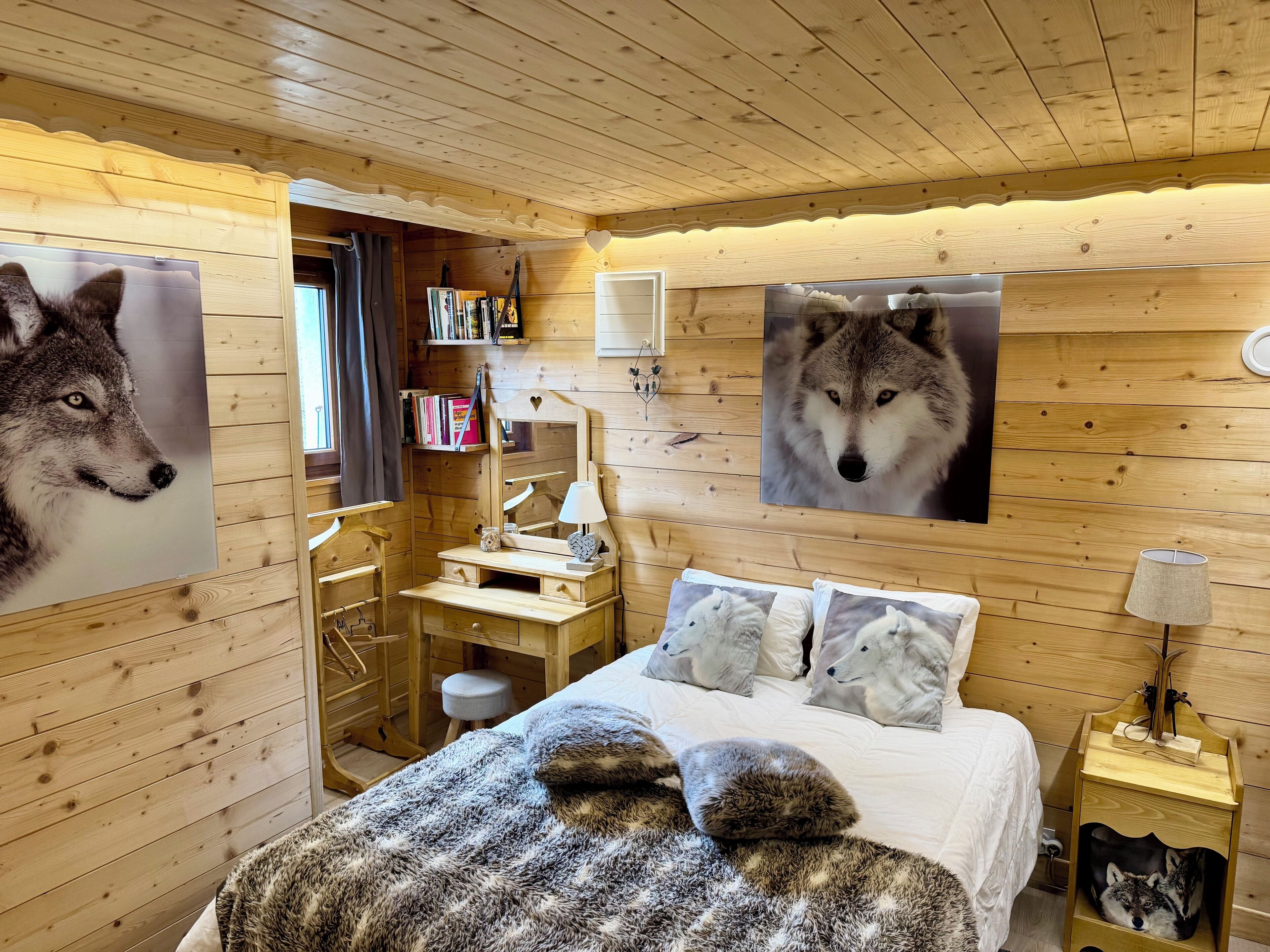 3 bedrooms, iron/ironing board, travel cot, Internet