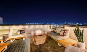 Terrace/patio - Back Stage Pass - Skyline Views, Fire Pit, Rooftop Deck (Nashville)