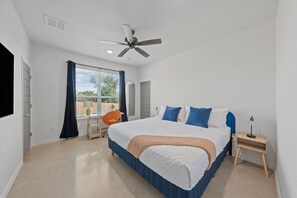 3 bedrooms, desk, iron/ironing board, free WiFi