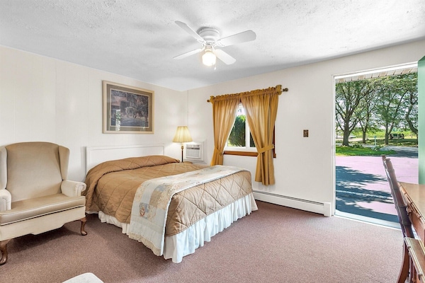 Comfort Room | Living area