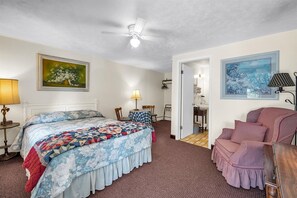 Comfort Single Room | Premium bedding, desk, laptop workspace, soundproofing