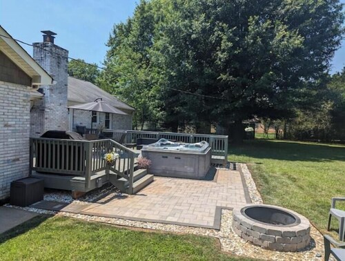 Hot Tub - Fire Pit - Single Level Ranch